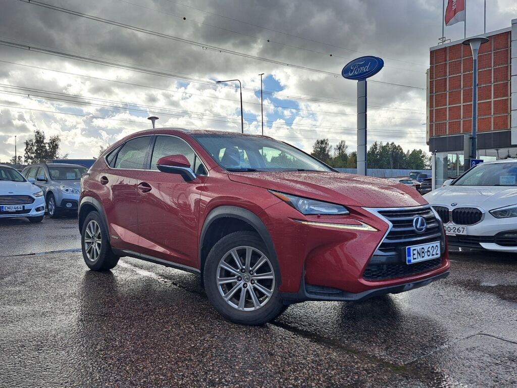 Lexus NX 2015 Punainen
