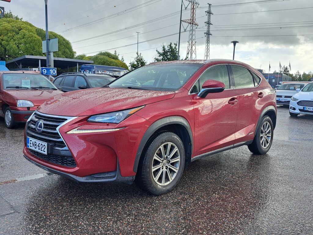 Lexus NX 2015 Punainen