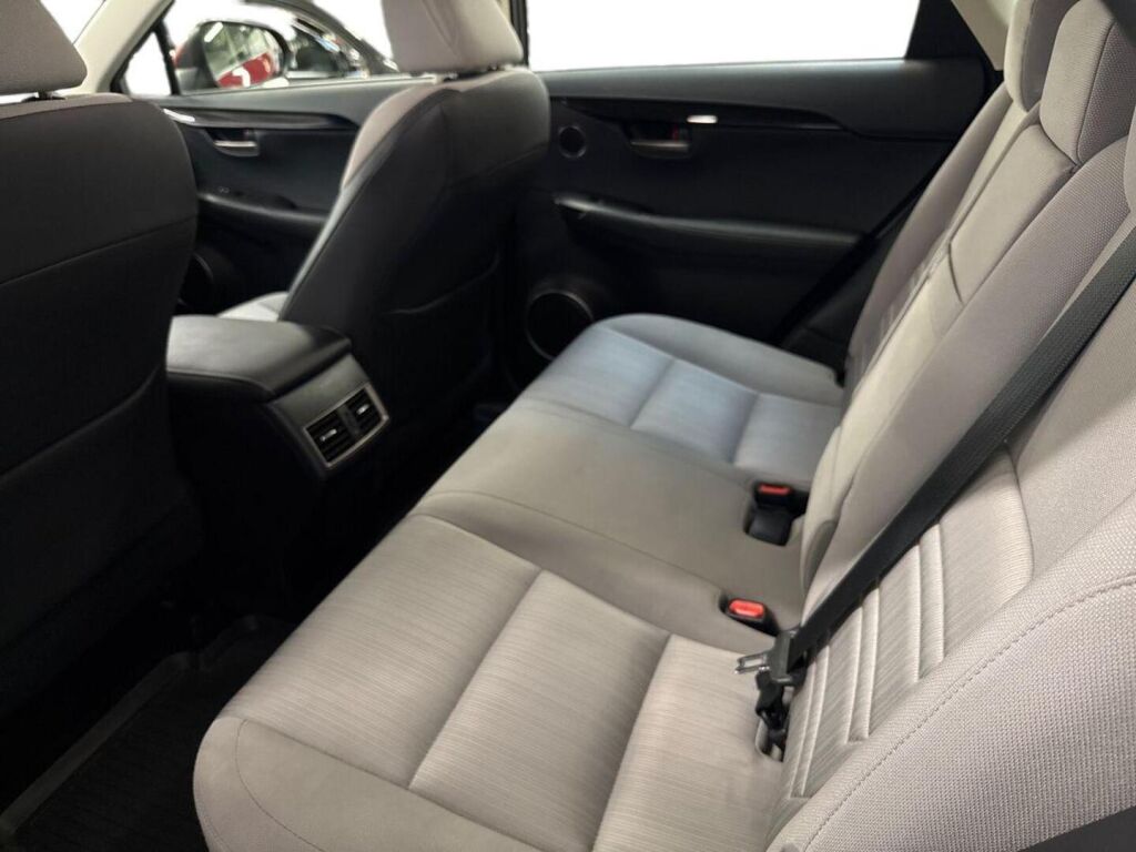 Lexus NX 2015 Punainen