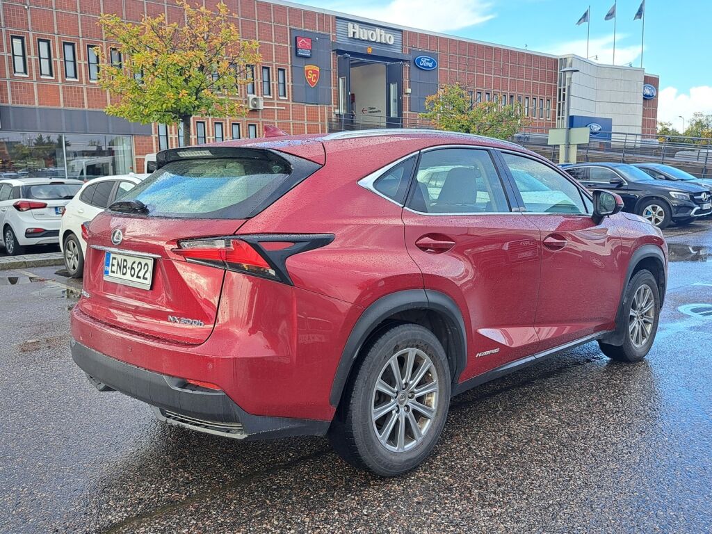 Lexus NX 2015 Punainen