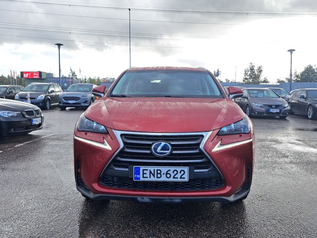 Lexus NX 2015 Punainen