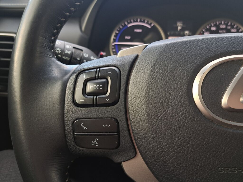 Lexus NX 2015 Punainen