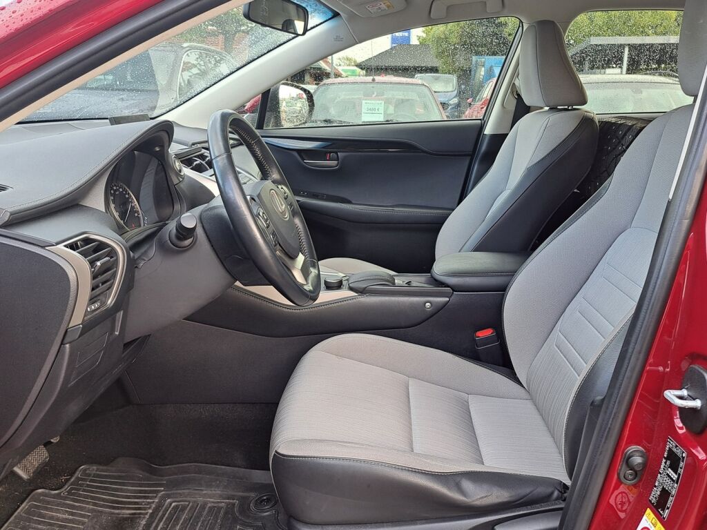 Lexus NX 2015 Punainen