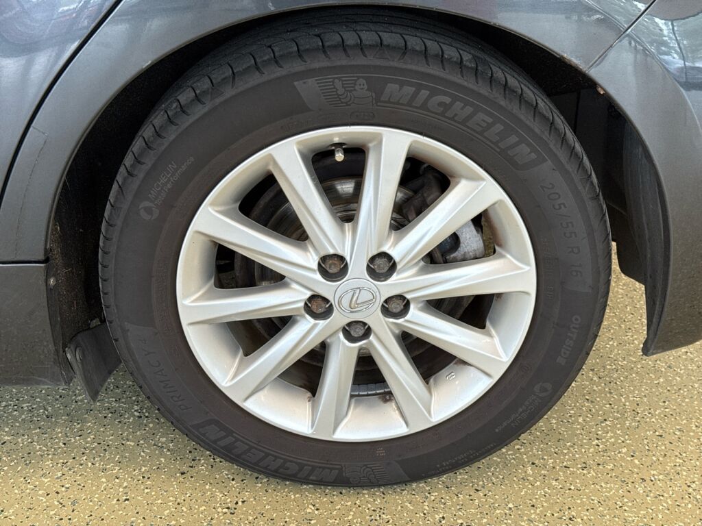 Lexus CT 2011 Harmaa