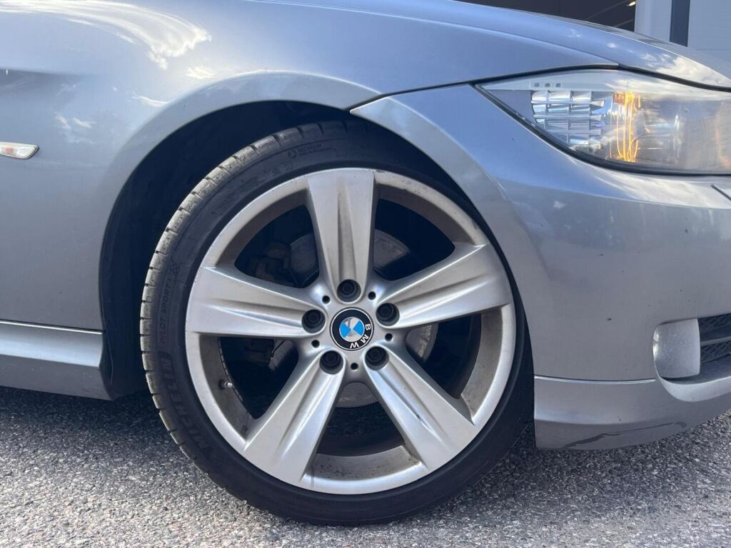 BMW 320 2011 Harmaa
