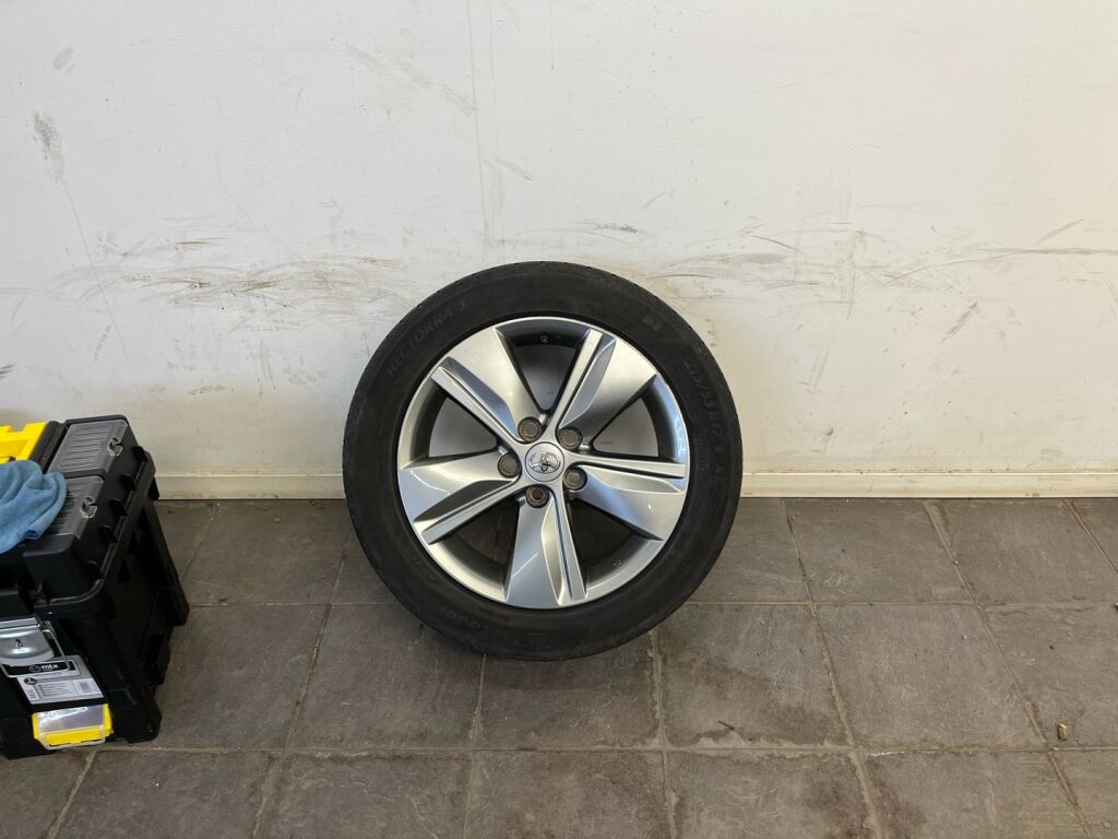 Toyota Avensis 2014 Ruskea (beige)