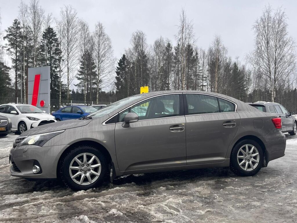 Toyota Avensis 2014 Ruskea (beige)