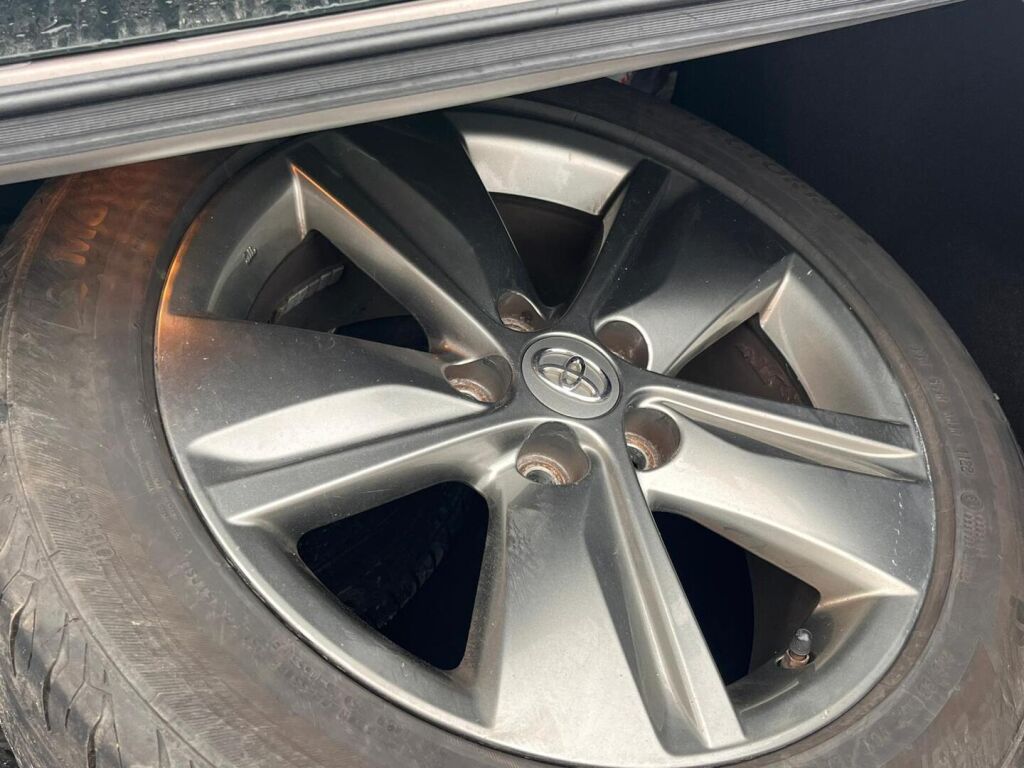 Toyota Avensis 2014 Ruskea (beige)