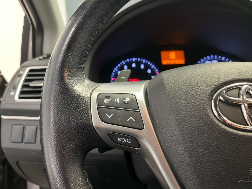 Toyota Avensis 2014 Ruskea (beige)