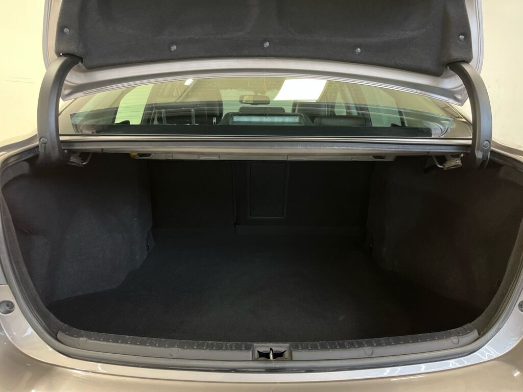 Toyota Avensis 2014 Ruskea (beige)