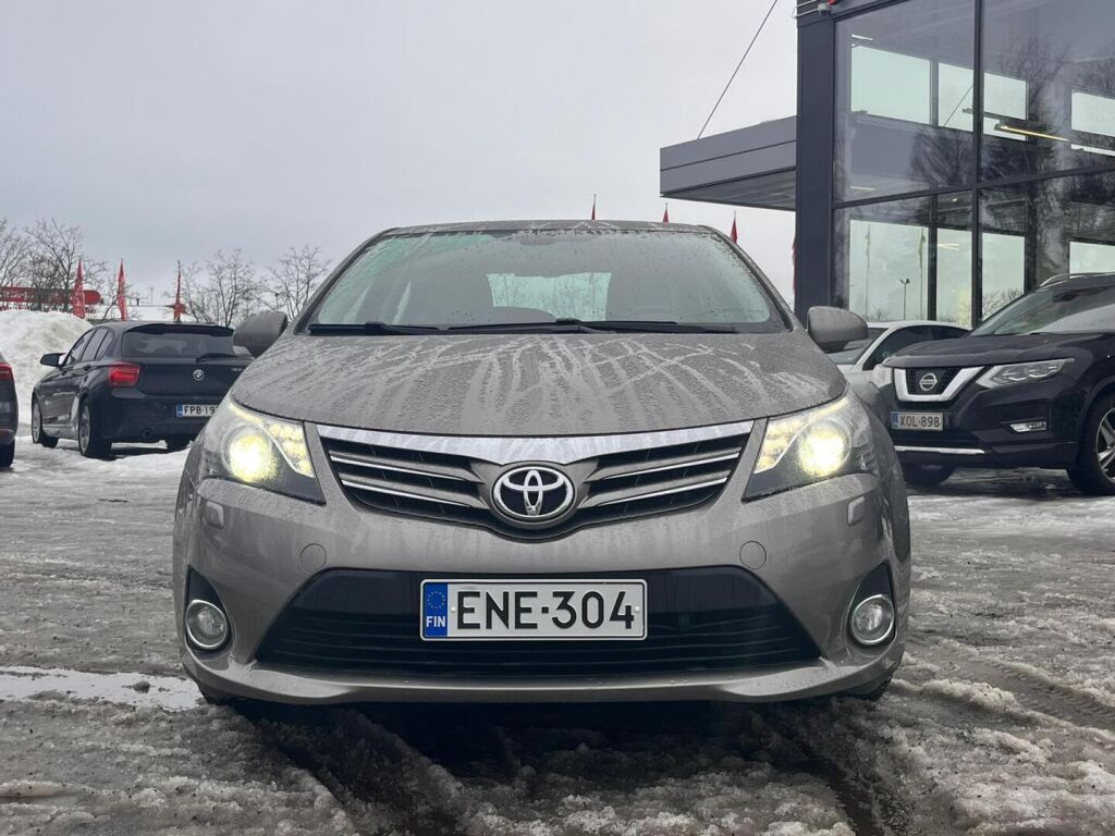 Toyota Avensis 2014 Ruskea (beige)