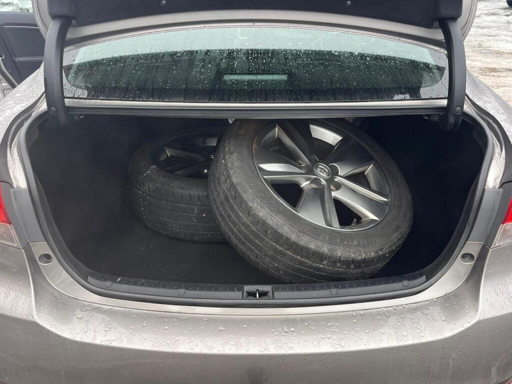 Toyota Avensis 2014 Ruskea (beige)