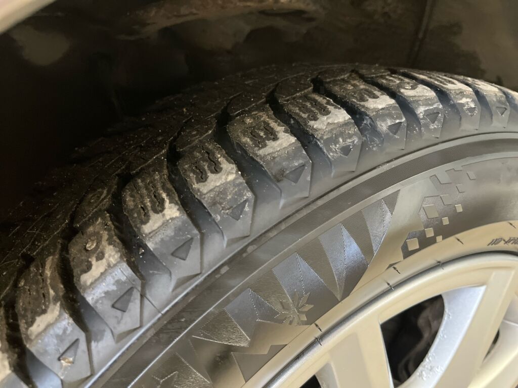 Toyota Avensis 2014 Ruskea (beige)