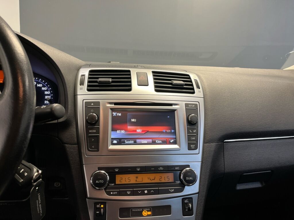 Toyota Avensis 2014 Ruskea (beige)