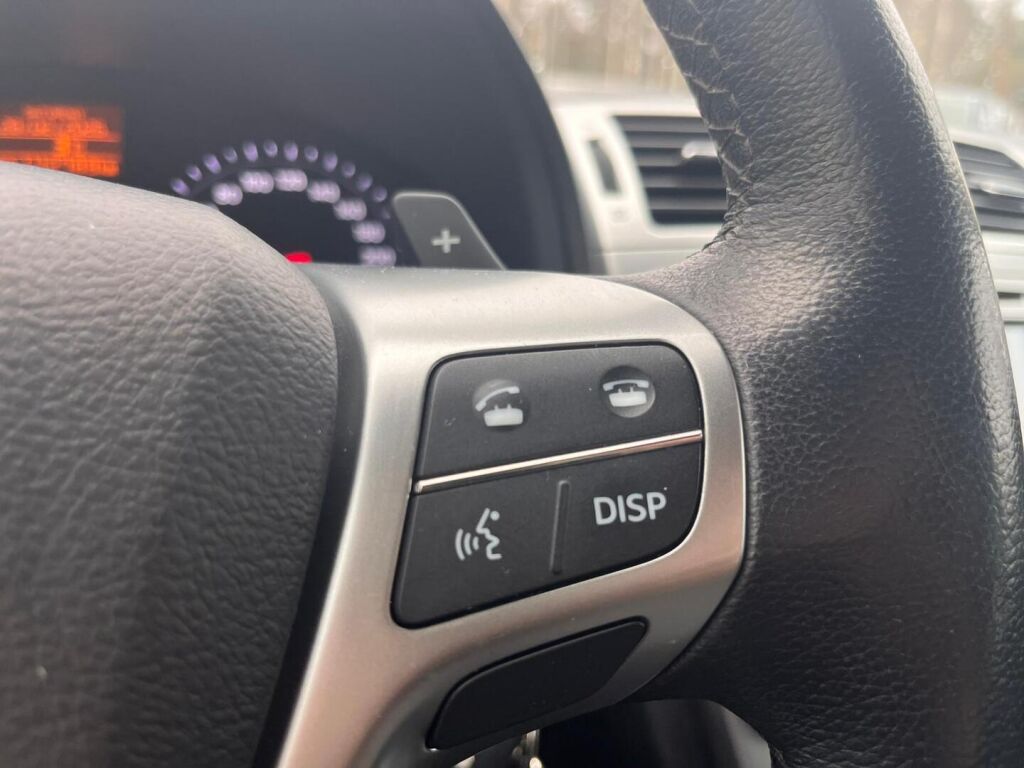 Toyota Avensis 2014 Ruskea (beige)