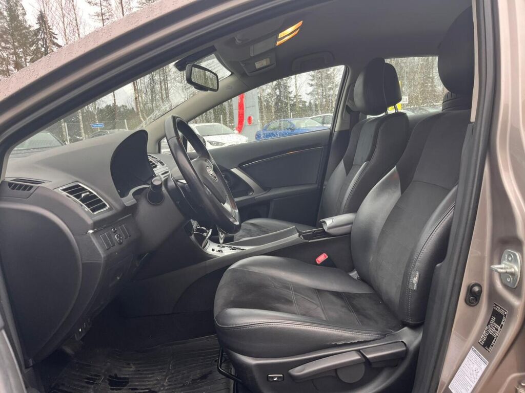 Toyota Avensis 2014 Ruskea (beige)