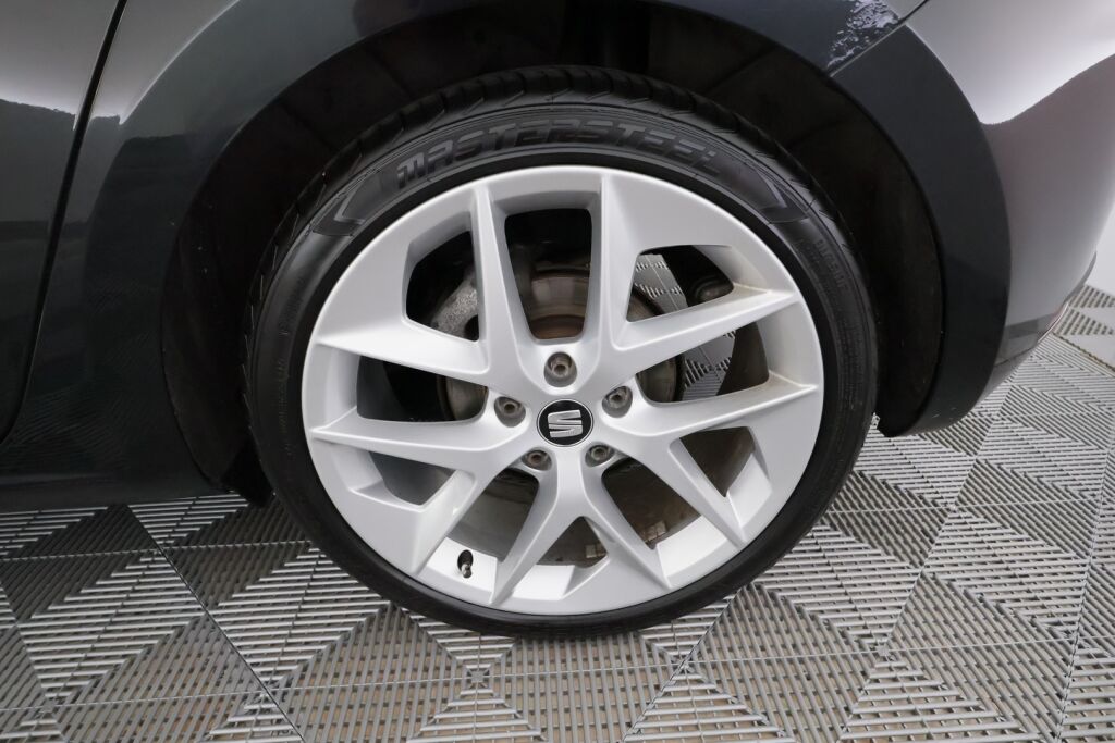 Seat Leon 2015 Musta