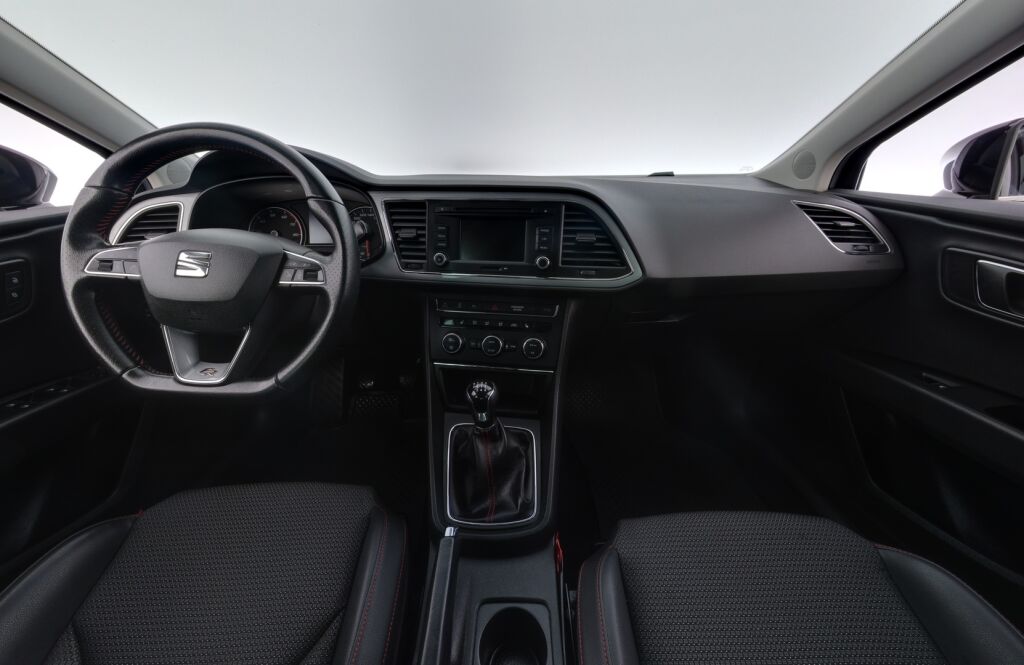 Seat Leon 2015 Musta