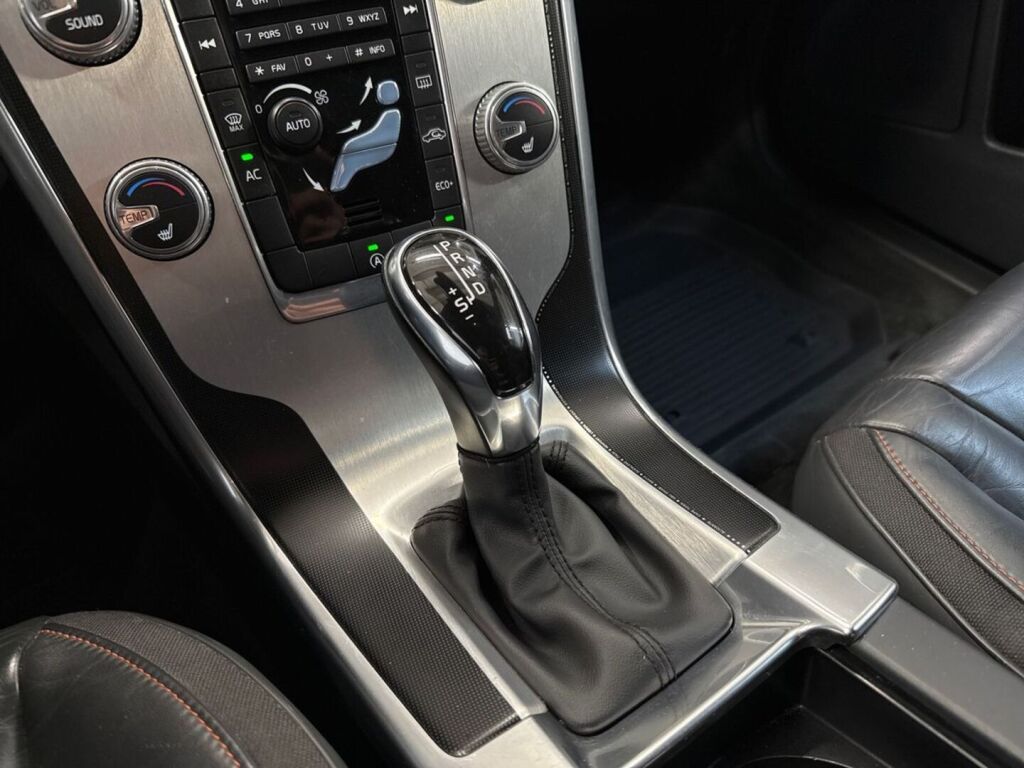 Volvo XC60 2014 Valkoinen