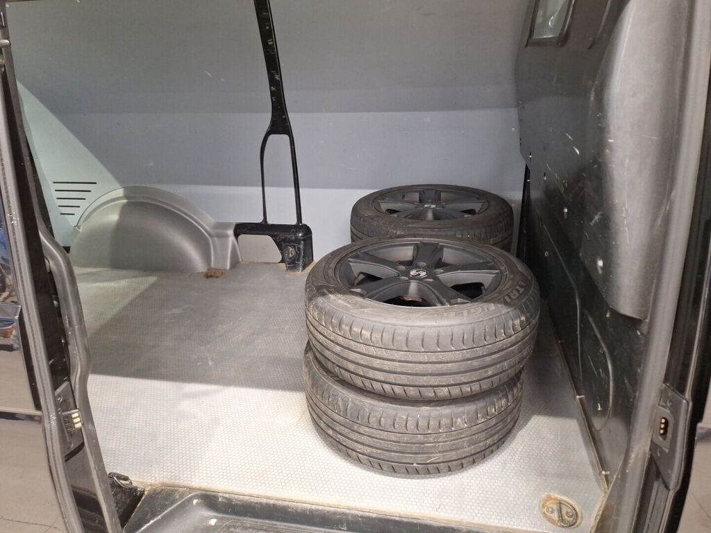 Volkswagen Transporter 2015 Musta