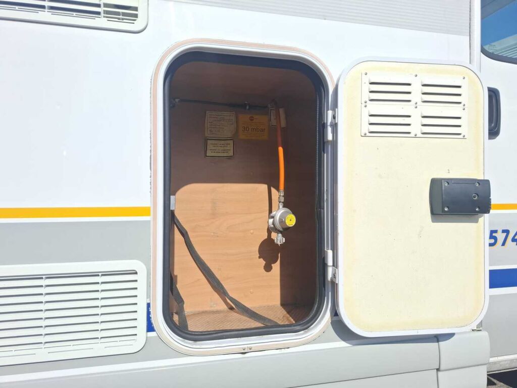 Bürstner A 574-3 2003 Valkoinen