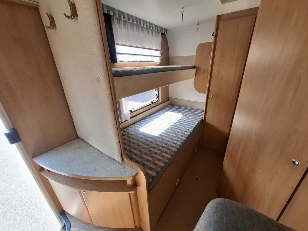 Bürstner A 574-3 2003 Valkoinen