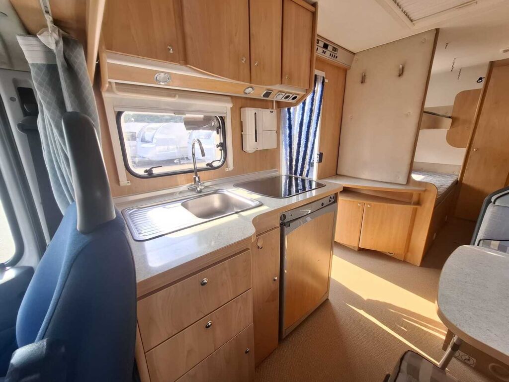 Bürstner A 574-3 2003 Valkoinen