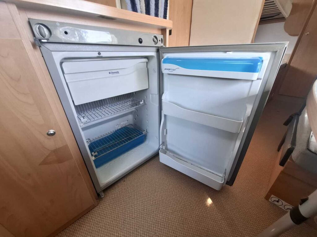 Bürstner A 574-3 2003 Valkoinen