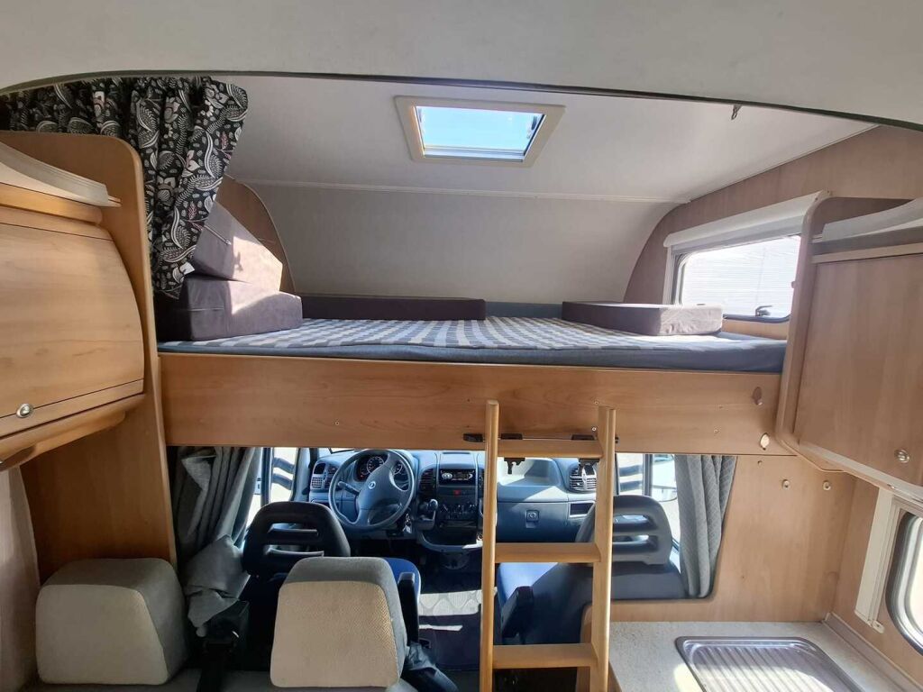 Bürstner A 574-3 2003 Valkoinen