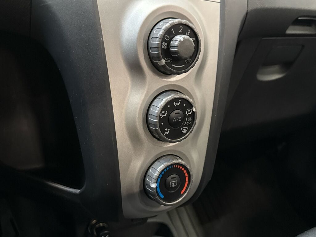 Toyota Yaris 2008 Punainen