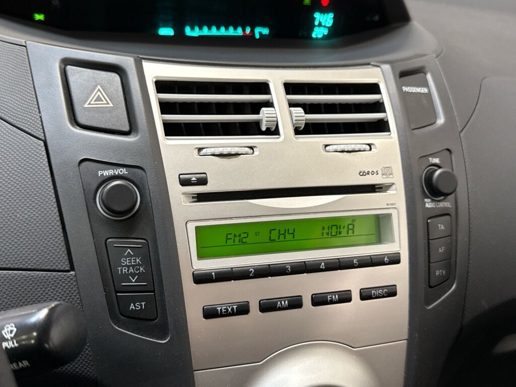 Toyota Yaris 2008 Punainen