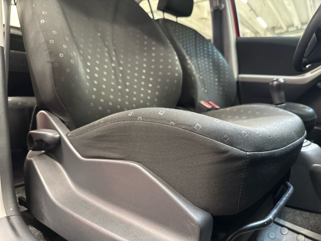 Toyota Yaris 2008 Punainen