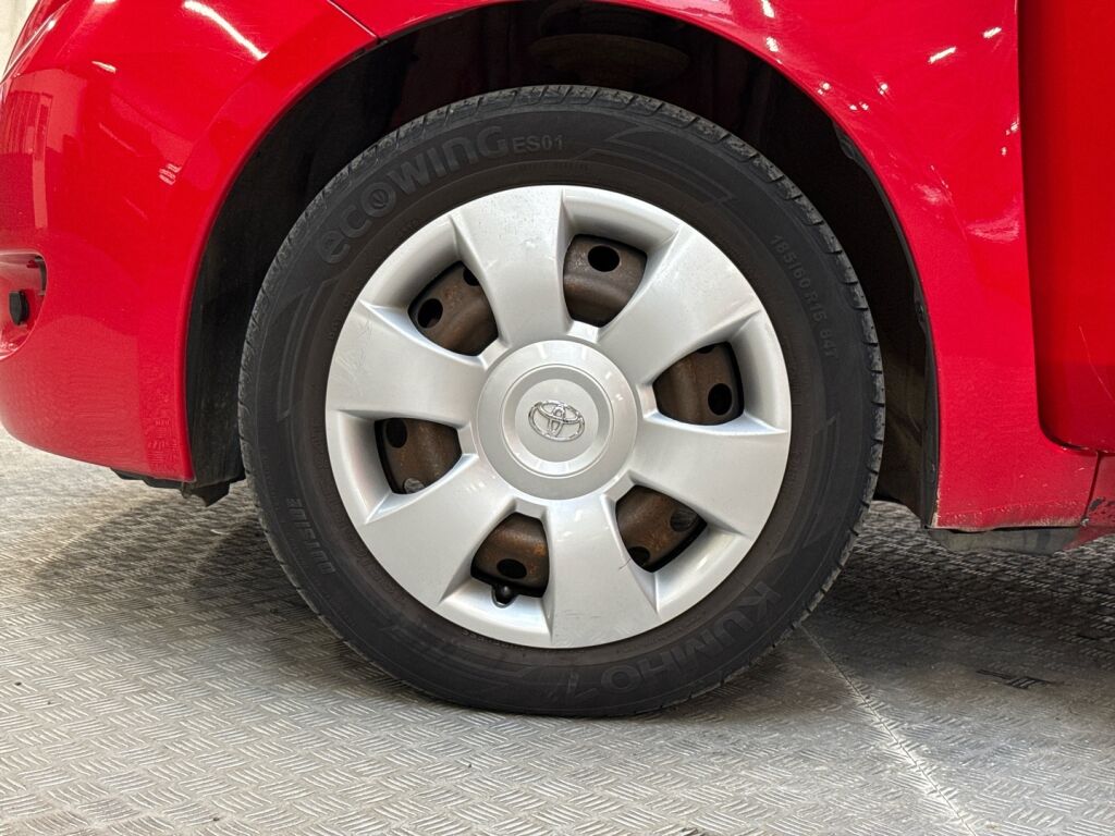 Toyota Yaris 2008 Punainen