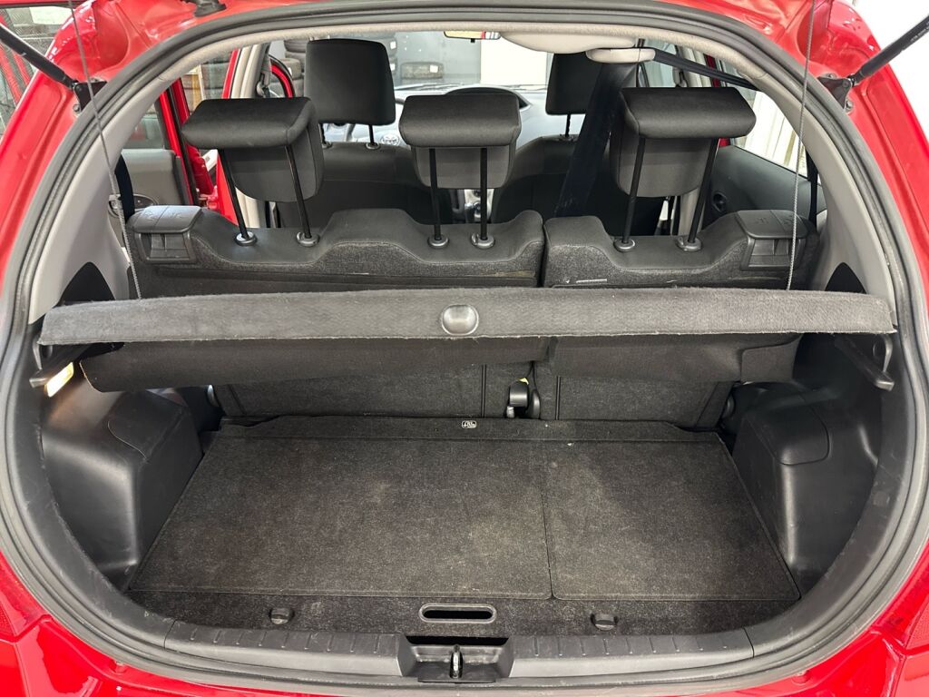 Toyota Yaris 2008 Punainen