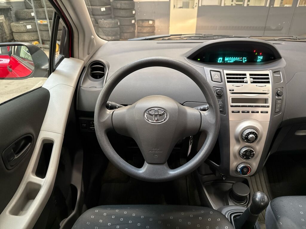 Toyota Yaris 2008 Punainen