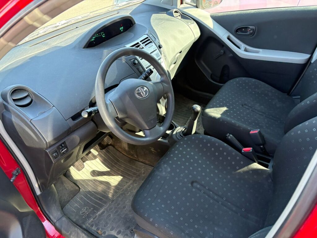 Toyota Yaris 2008 Punainen