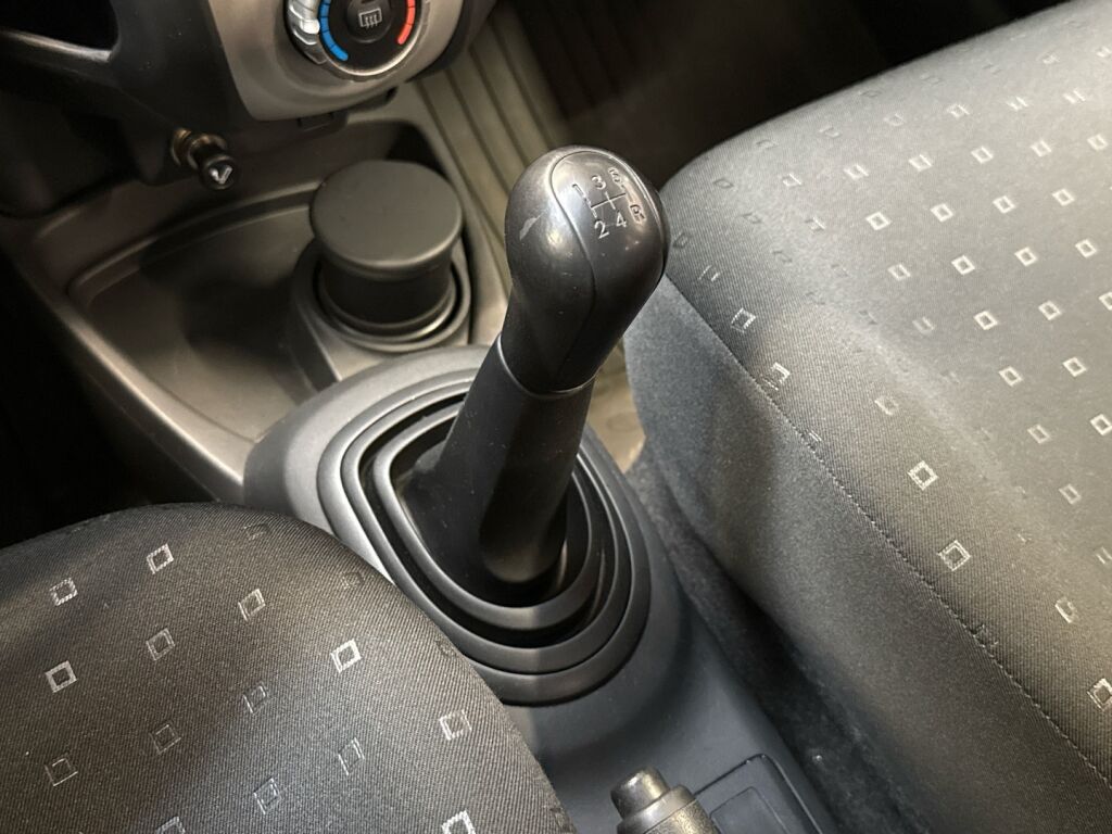 Toyota Yaris 2008 Punainen