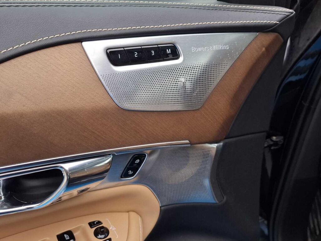 Volvo XC90 2016 Musta