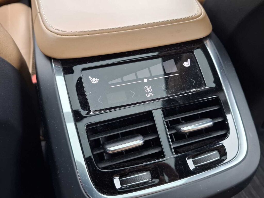 Volvo XC90 2016 Musta
