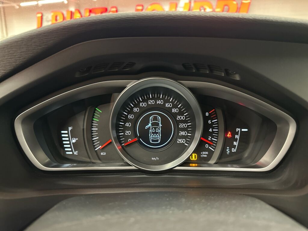 Volvo V40 2015 Musta