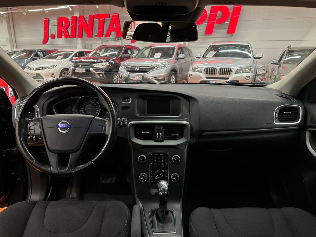 Volvo V40 2015 Musta