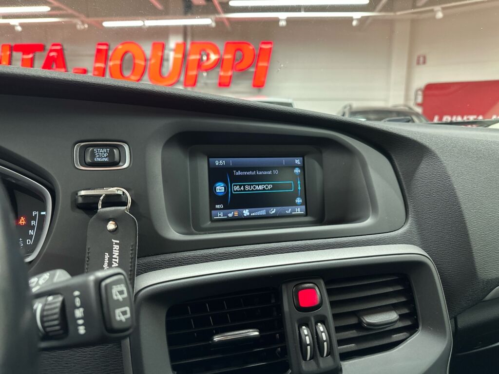 Volvo V40 2015 Musta