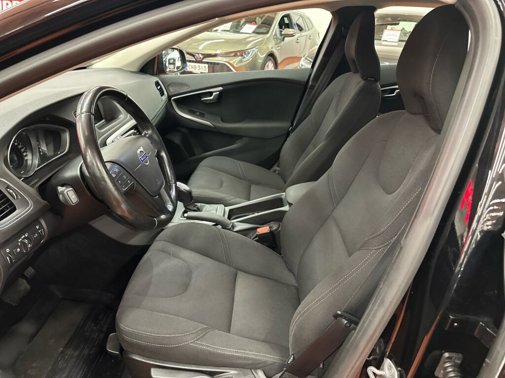 Volvo V40 2015 Musta