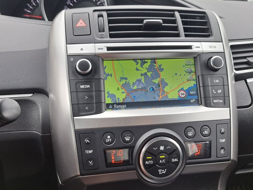 Toyota Verso 2015 Punainen