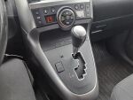 Toyota Verso 2015 Punainen