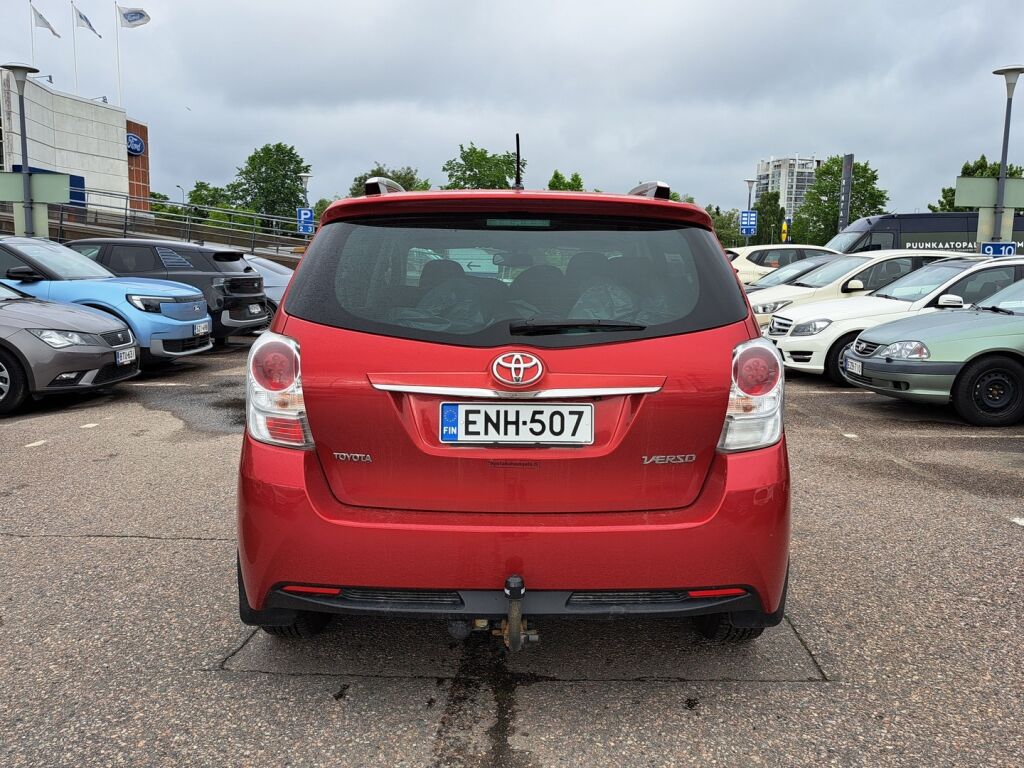 Toyota Verso 2015 Punainen