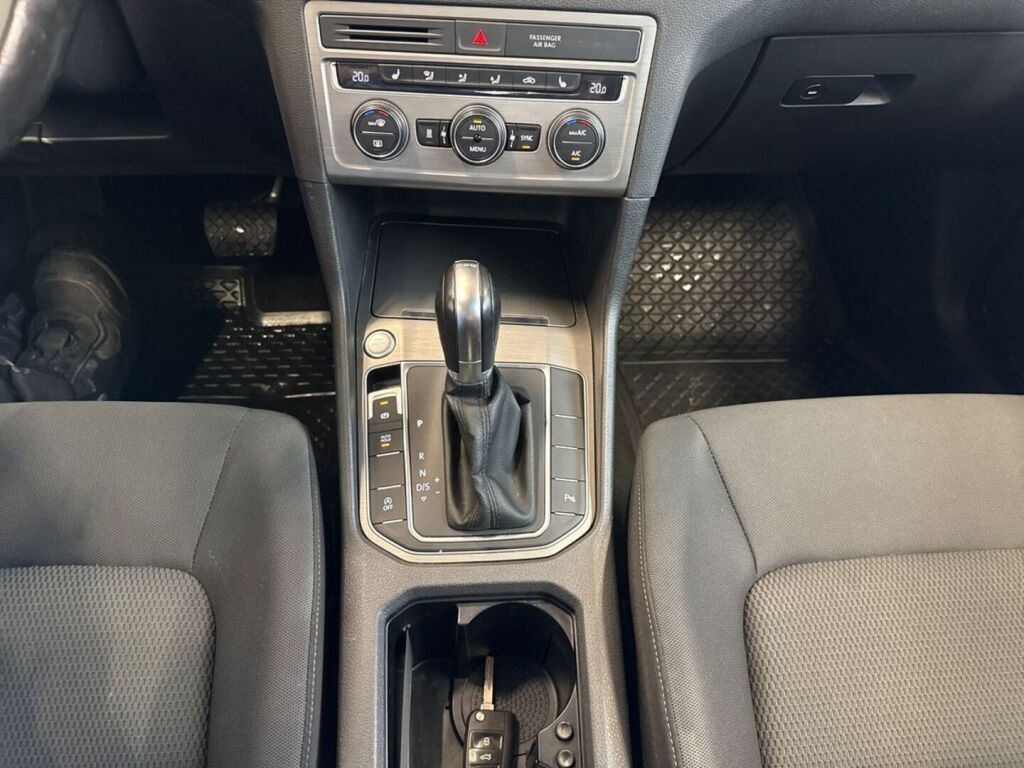 Volkswagen Golf Sportsvan 2015 Ruskea (beige)