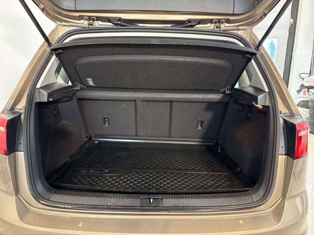 Volkswagen Golf Sportsvan 2015 Ruskea (beige)