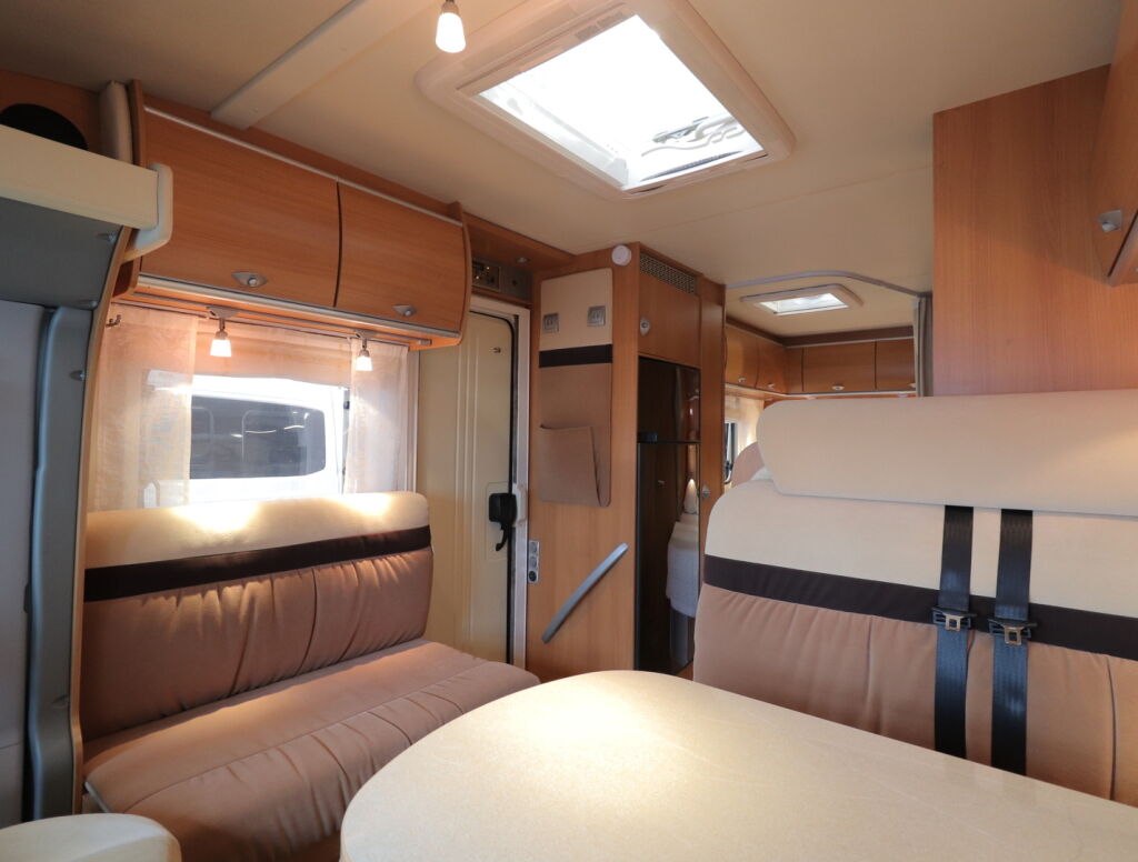 Bürstner NEXXO T 660 2011 Ruskea (beige)
