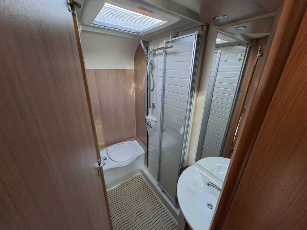 Bürstner NEXXO T 660 2011 Ruskea (beige)